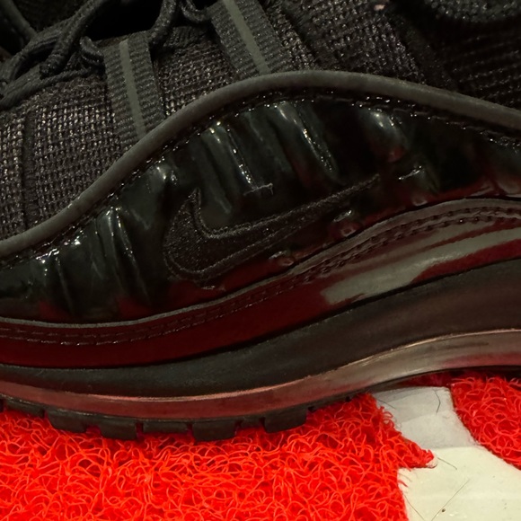 Supreme x Air Max 98 ‘Black’ - Picture 16 of 16